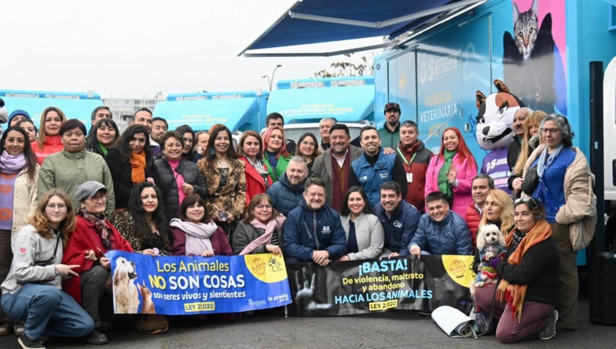 /provincial/gobierno-de-santiago-entrega-clinicas-veterinarias-moviles