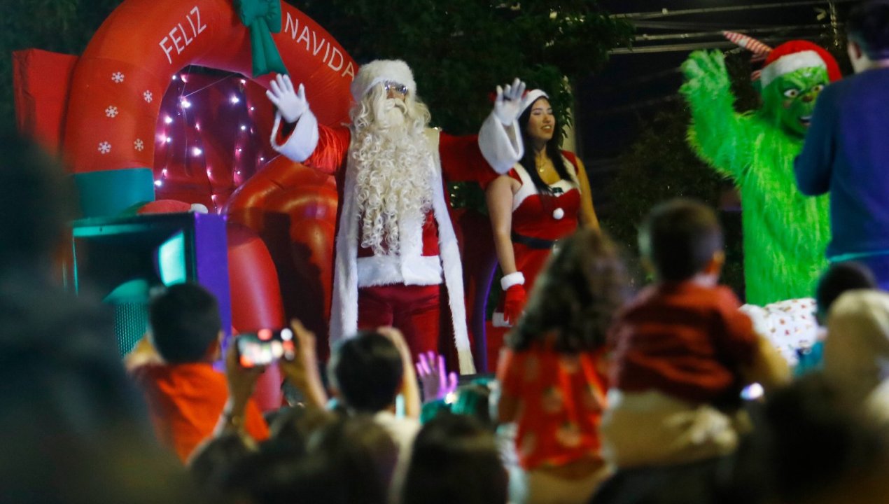 /caravana-navidena-comenzo-su-recorrido-en-curico