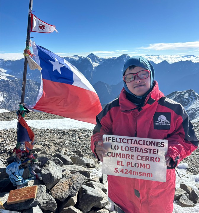/deportista-chileno-rompe-record-guinness-al-ascender-cerro-el-plomo-con