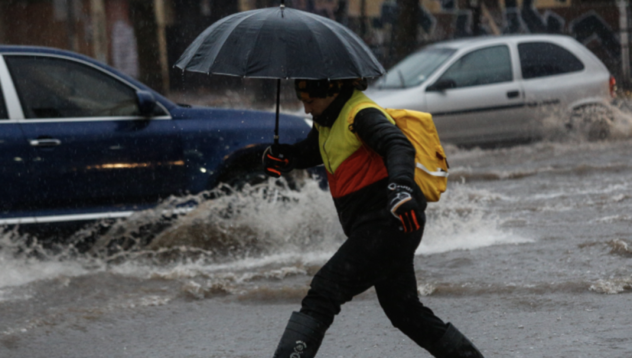 /lluvias-intensas-y-fuertes-vientos-afectaran-la-region-de-los-lagos