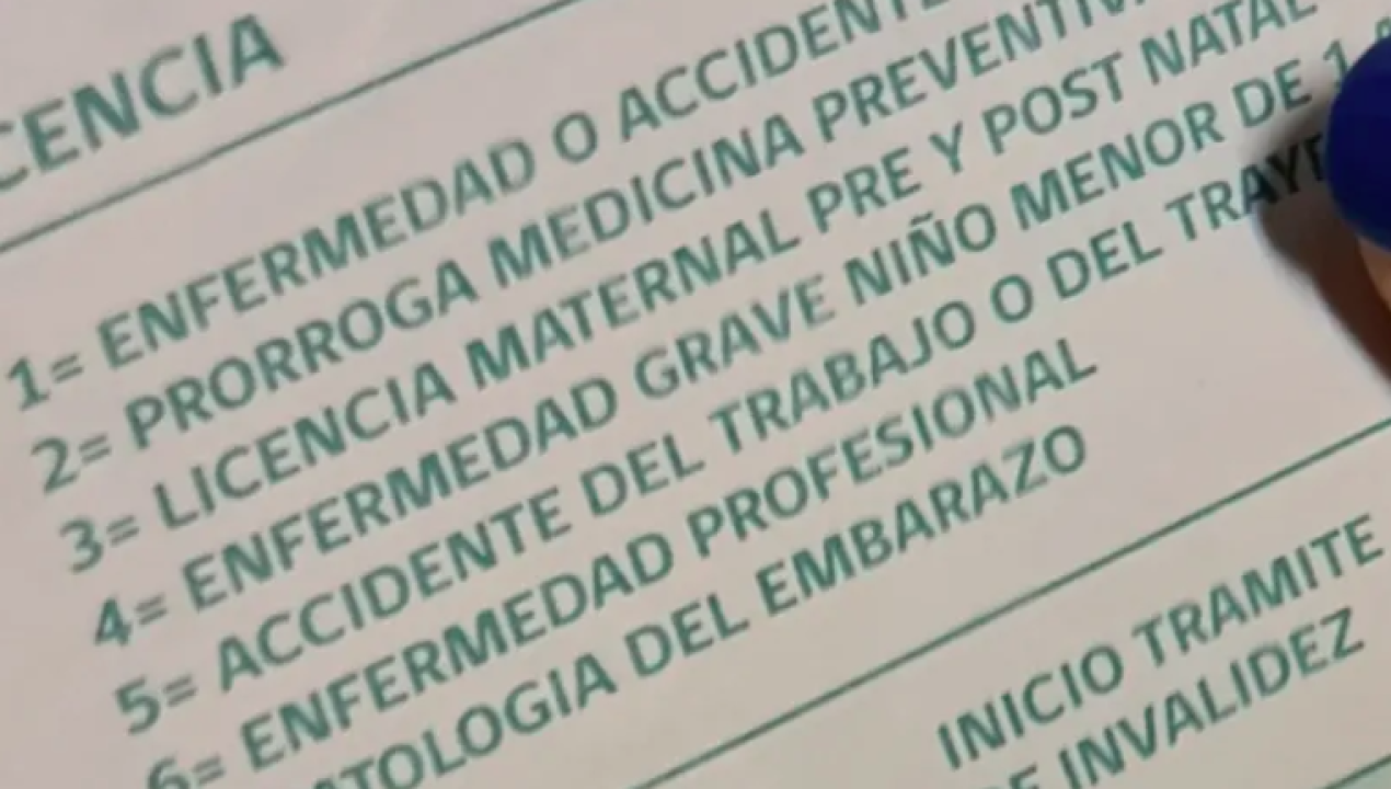 /crisis-en-salud-en-los-lagos-licencias-medicas-se-disparan-y-listas-de