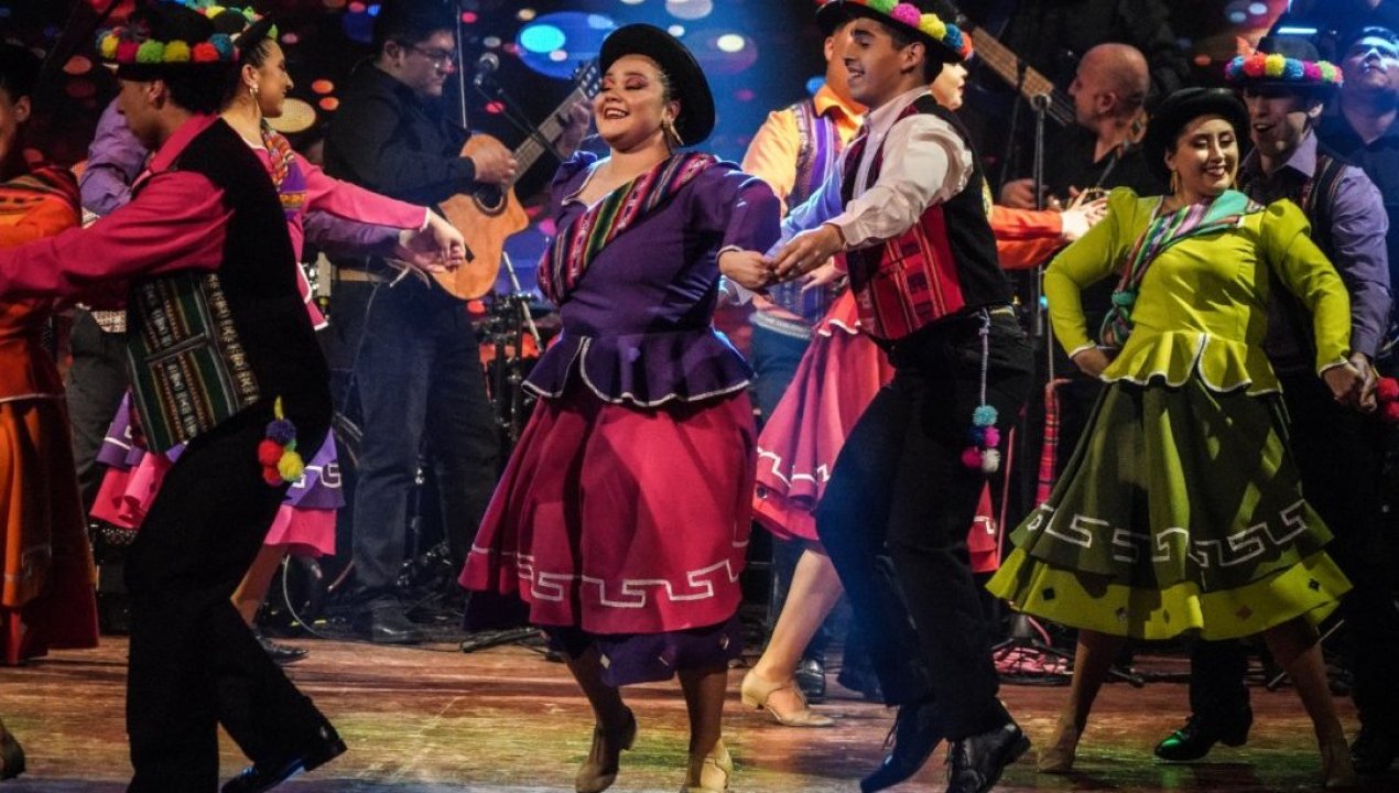 /ballet-folklorico-municipal-celebro-15-anos-con-emotiva-gala-en-el-teatro