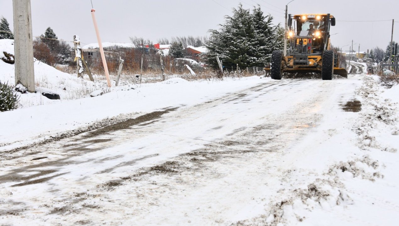 /mas-de-30-toneladas-esparcio-el-municipio-por-nieve-y-escarcha