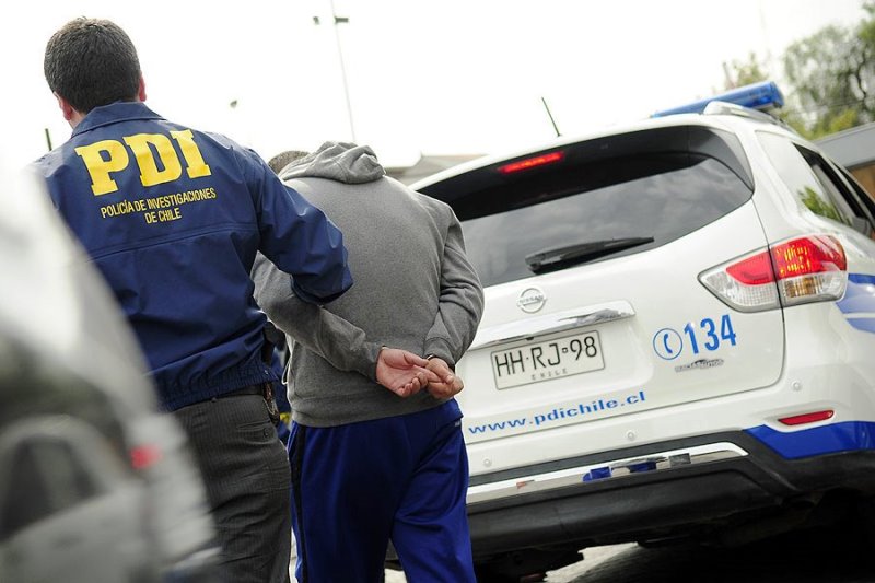 /pdi-detiene-en-santiago-a-lider-de-banda-especializada-en-robos-a-tiendas-de-valdivia