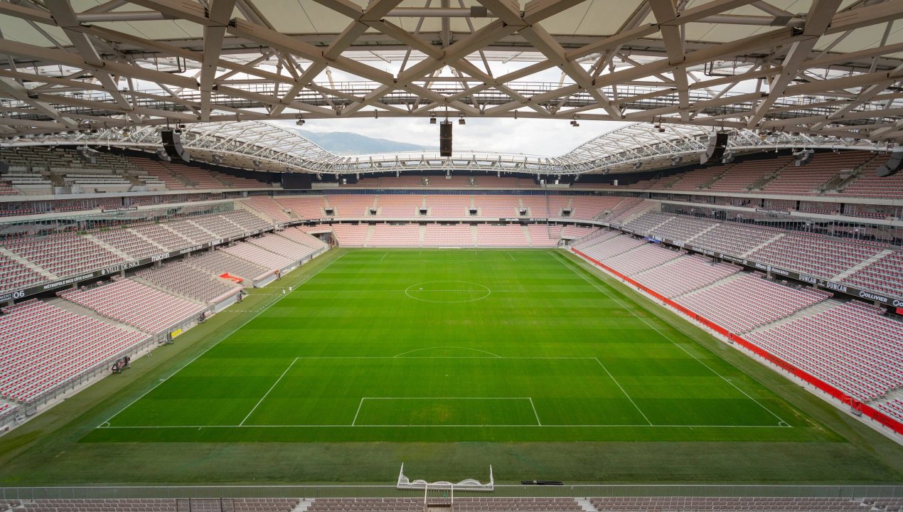 /en-pleno-partido-con-30-mil-hinchas-denuncian-a-productora-por-grabar-porno-en-estadio-frances