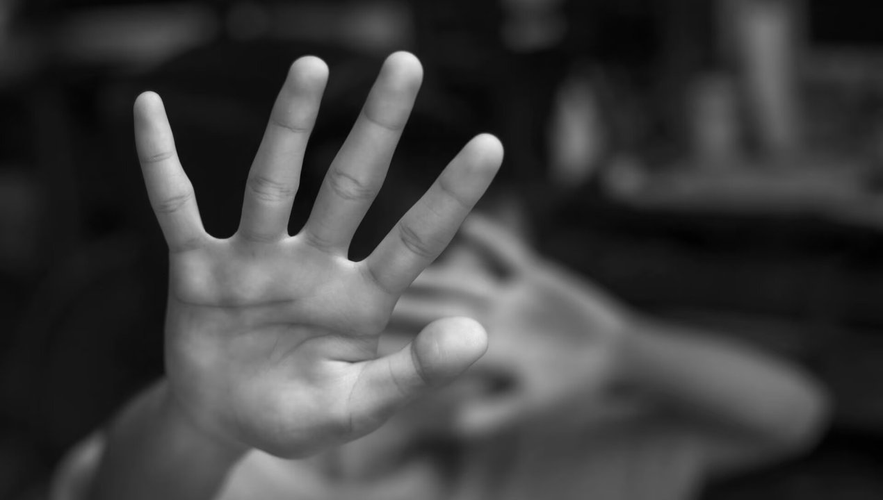 /polonia-adolescente-victima-de-abuso-sexual-se-suicida-luego-de-que-radio-expusiera-su-identidad