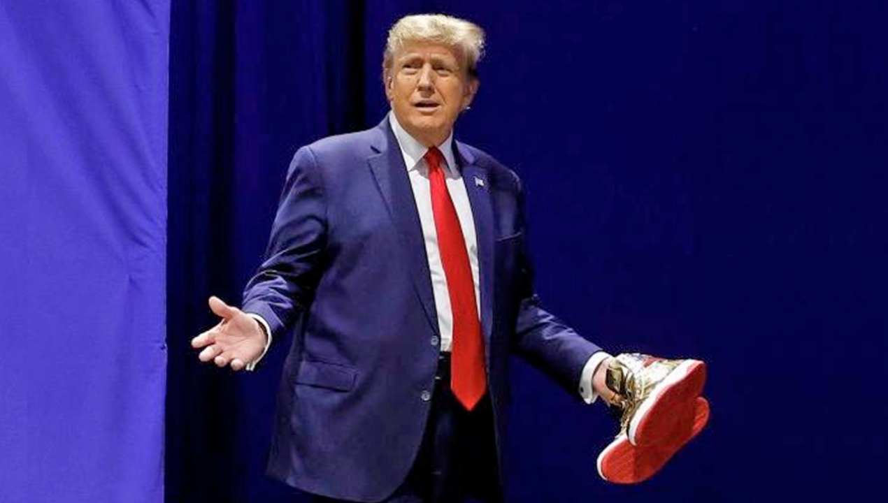 /tendencias/curiosidades/donald-trump-lanza-linea-de-zapatillas-doradas-con-sentido-patriota