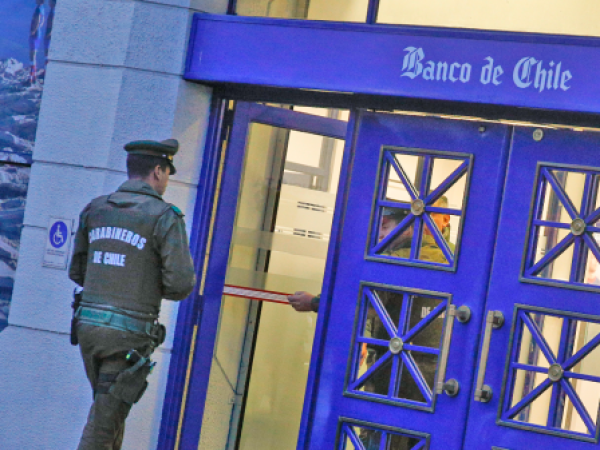 Roban 20 millones de pesos a hombre que salía de un banco en Iquique