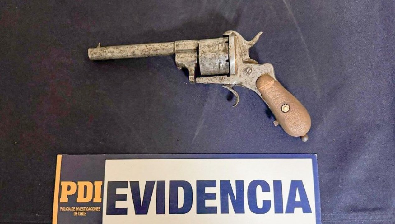 /regionales/region-de-valparaiso/revolver-de-la-guerra-del-paci-fico-fue-vendido-en-feria-libre-de-quilpue