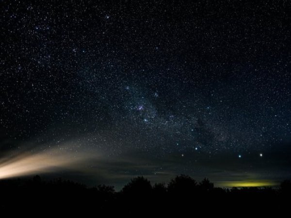 Desde lluvias de Líridas hasta Luna Rosa: Conoce los eventos astronómicos de abril