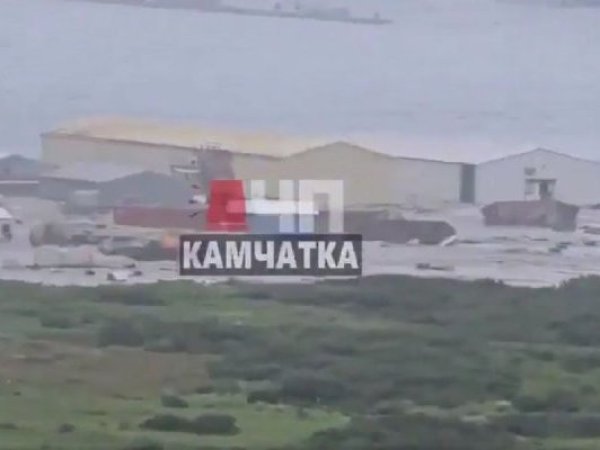 Imágenes del arribo del tsunami a costas de Rusia