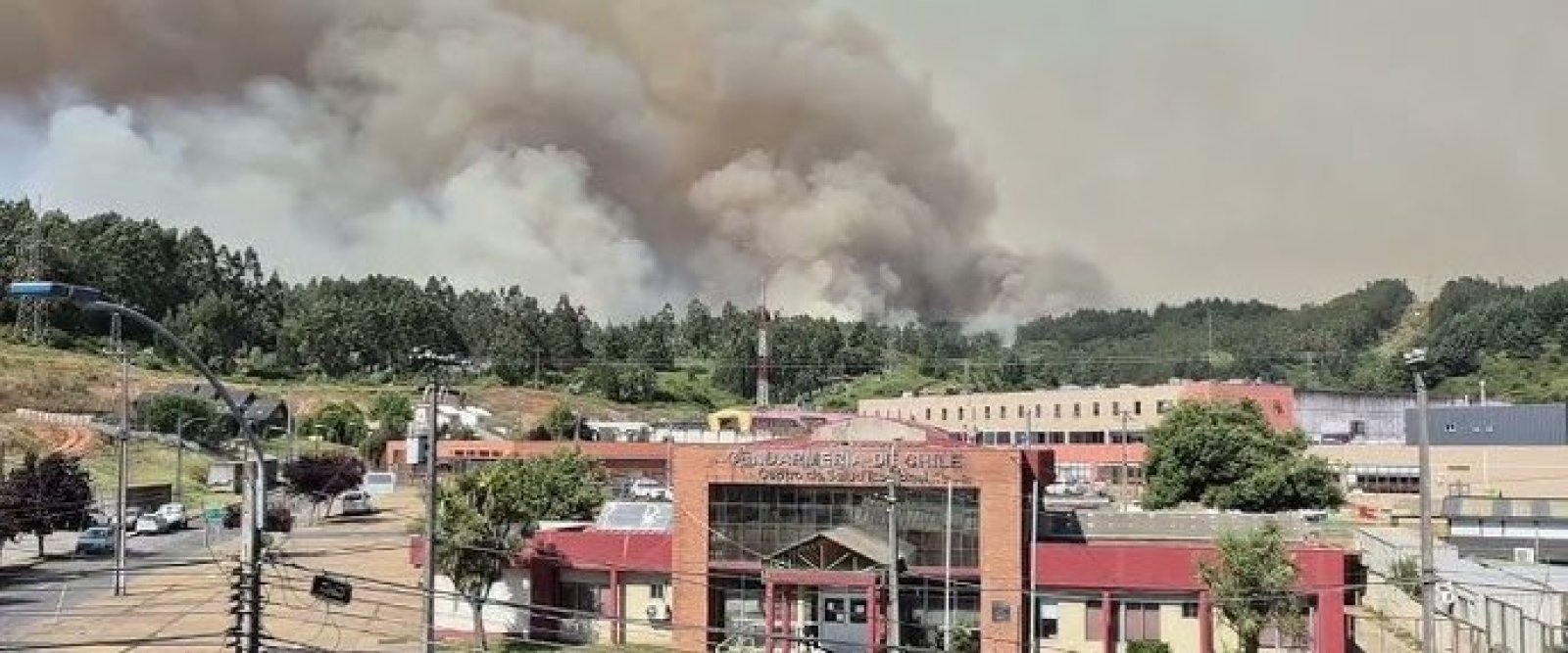 Incendio se aproxima a cárcel El Manzano en Concepción y Gendarmería activa protocolos preventivos