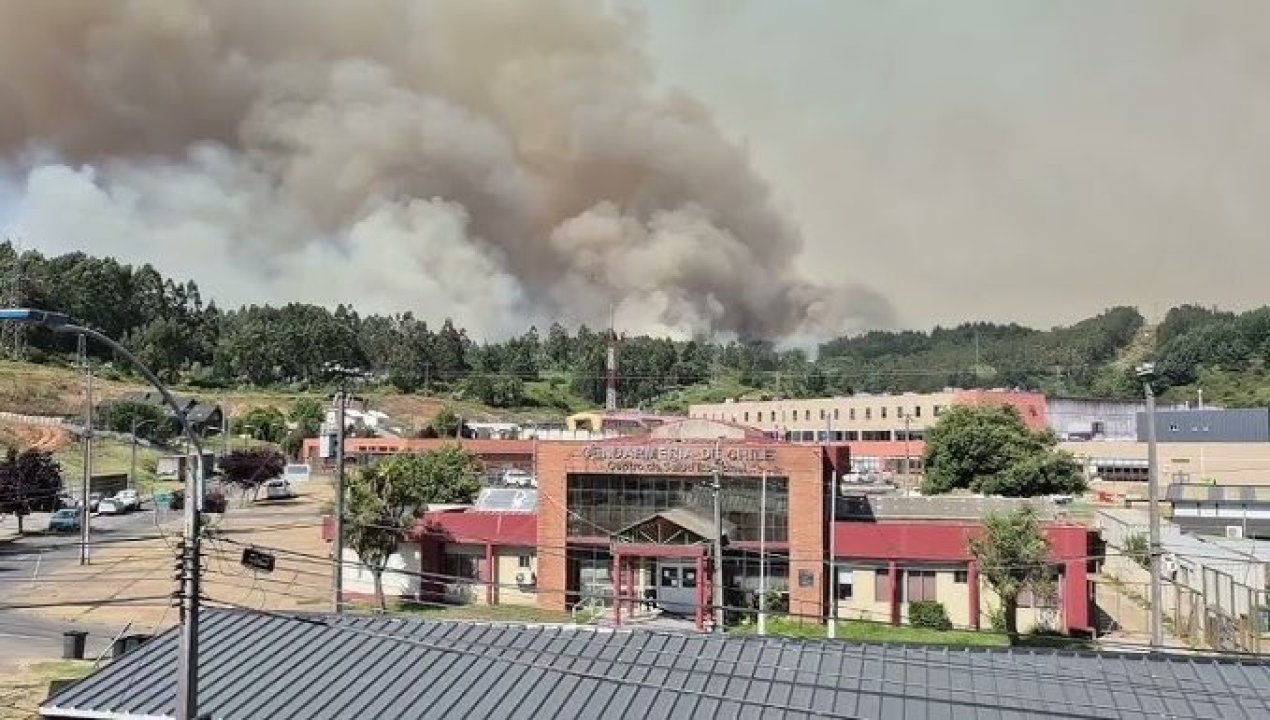 /actualidad/incendio-se-aproxima-a-carcel-el-manzano-en-concepcion-y-gendarmeria-activa