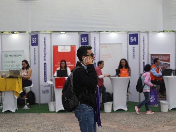 Desempleo sube a 8,3% y la informalidad llega a 26,8% en Chile