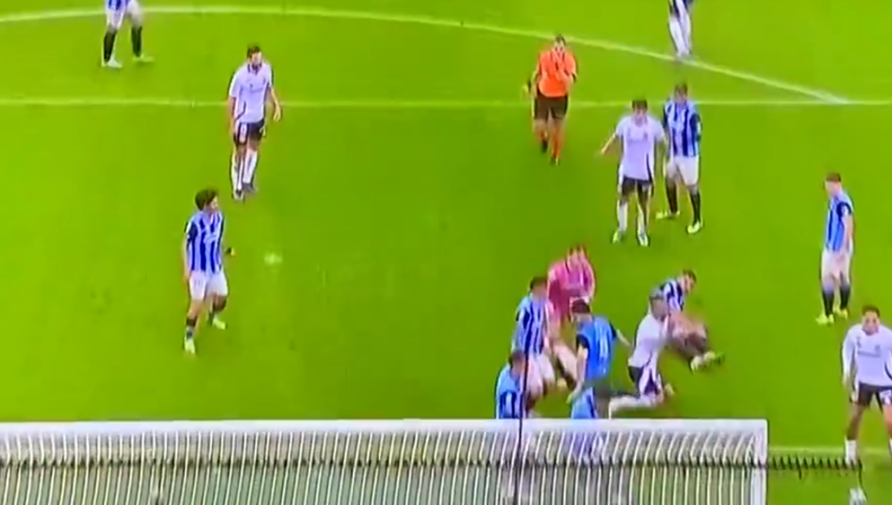 /deportes/arturo-vidal-duramente-criticado-por-errar-gol-frente-al-arco-y-sin