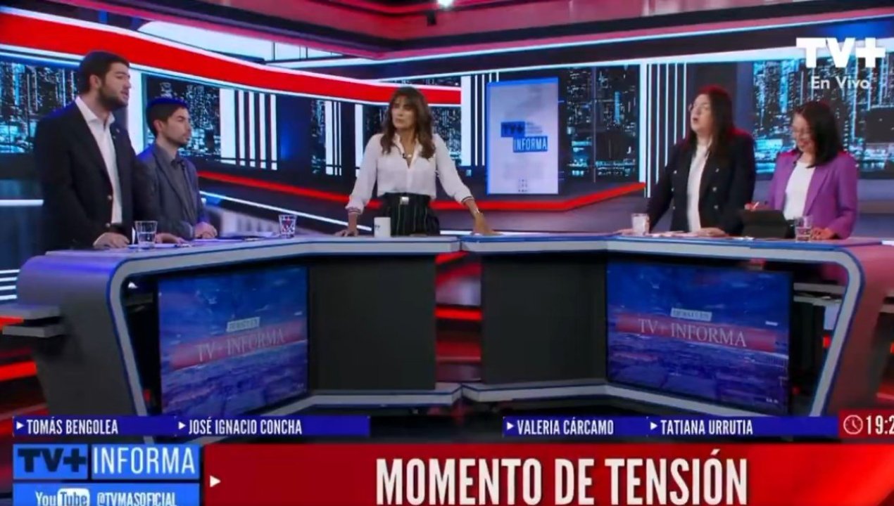 /cruce-en-vivo-entre-valeria-carcamo-y-dirigente-republicano-por-postura