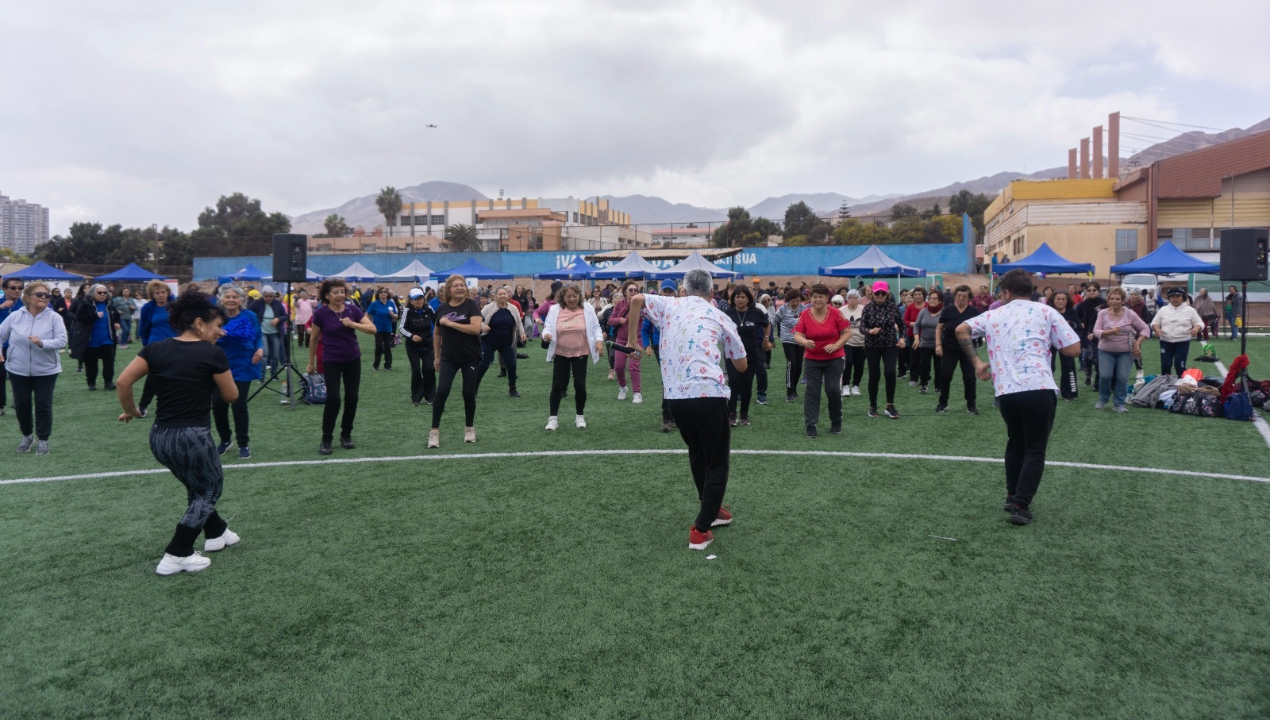 /mas-de-300-personas-mayores-realizaron-actividad-fisica-en-la-ua