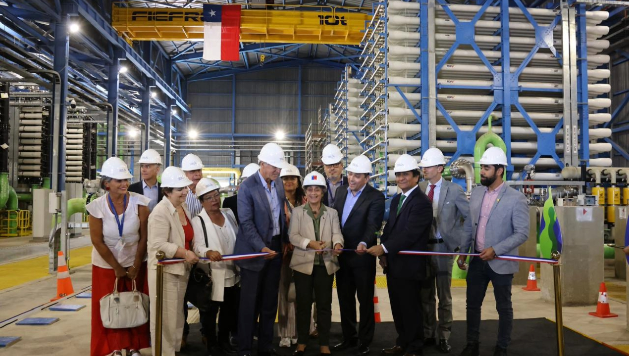 /ministra-lopez-pone-en-marcha-ampliacion-de-planta-desaladora-de